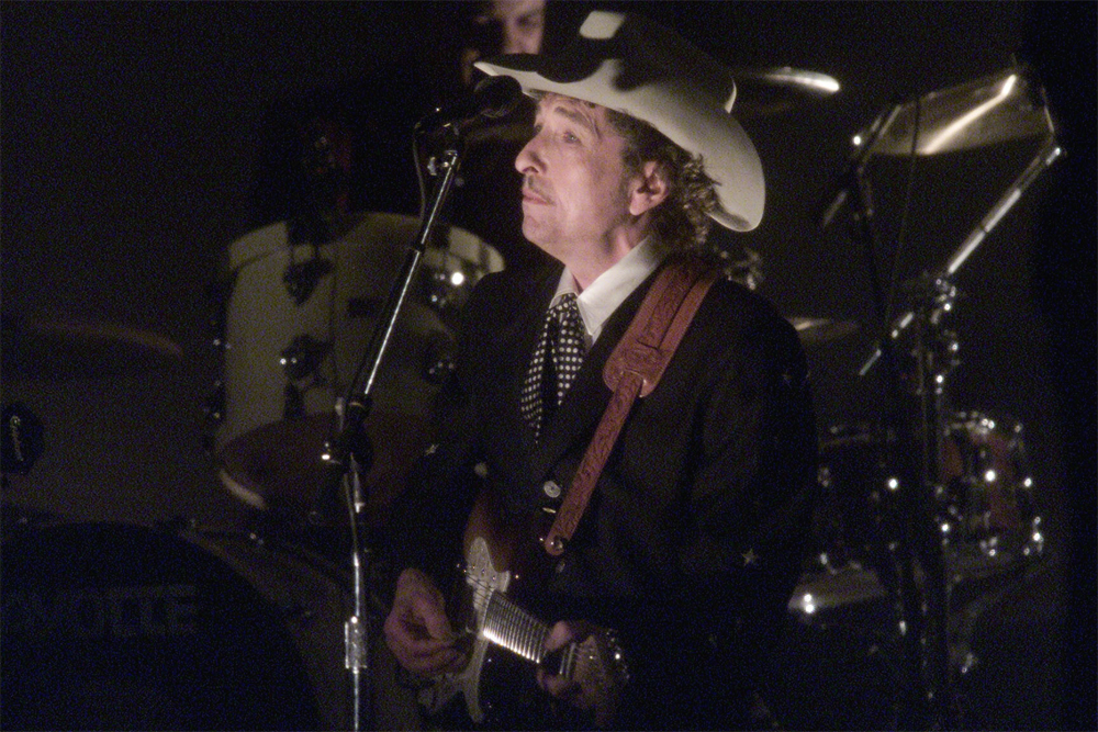 Bob Dylan February 27, 2002 - Los Angeles, California, United States: Bob Dylan performs at the 44th Annual GRAMMY Awards held at the Staples Center. (Ken Hively/Los Angeles Times / Polaris)