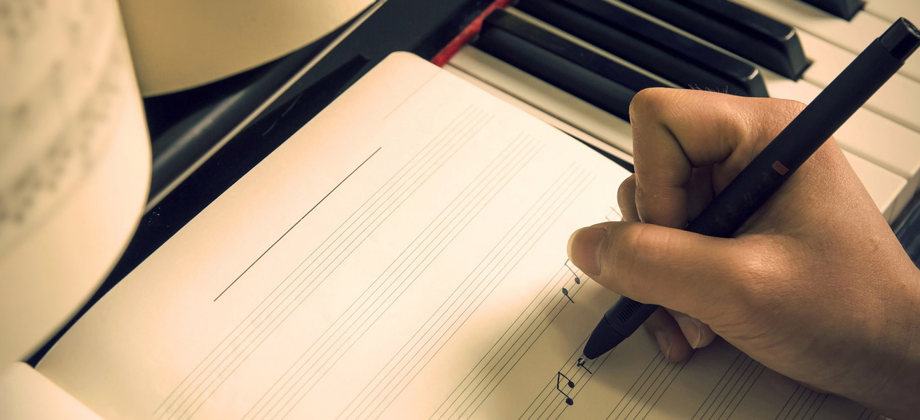 Komponist_piano_1280x585 Komponist_piano_1280x585