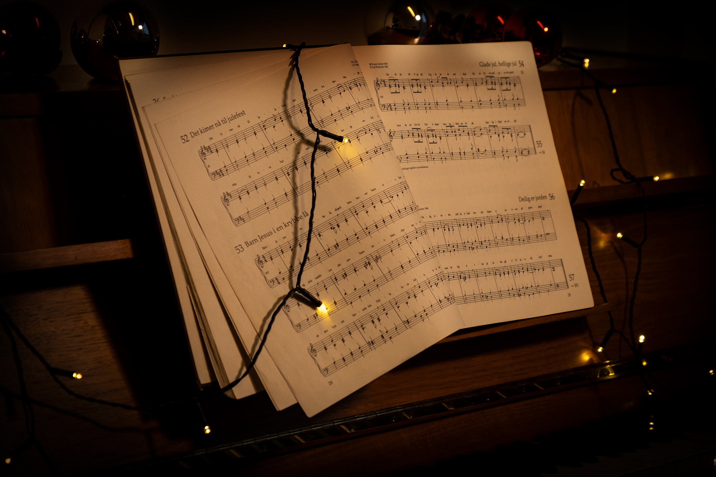 Julenoter_Piano_lys_4_foto_KD Julenoter_Piano_lys_4_foto_KD