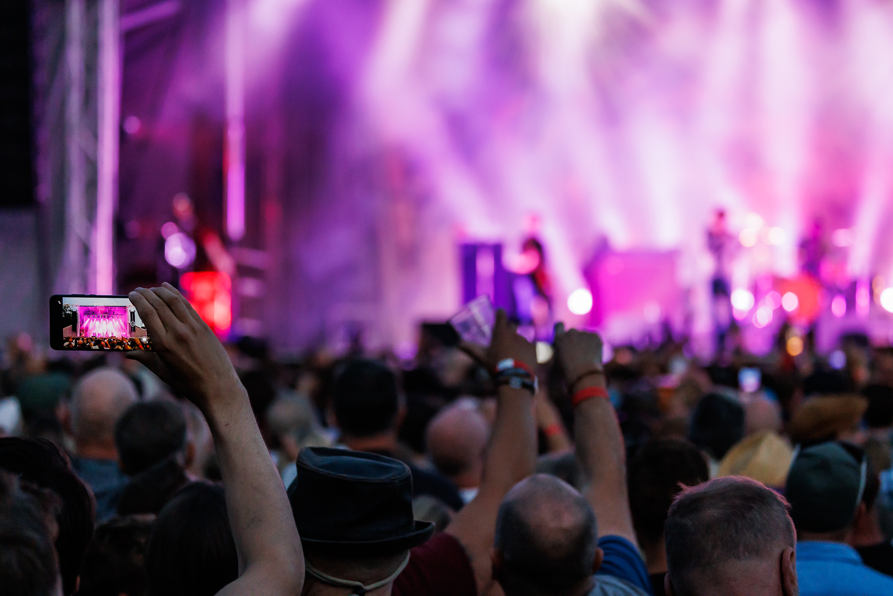 Illustrasjonsbilde av konsert Illustrasjonsfoto som viser publikum på konsert.