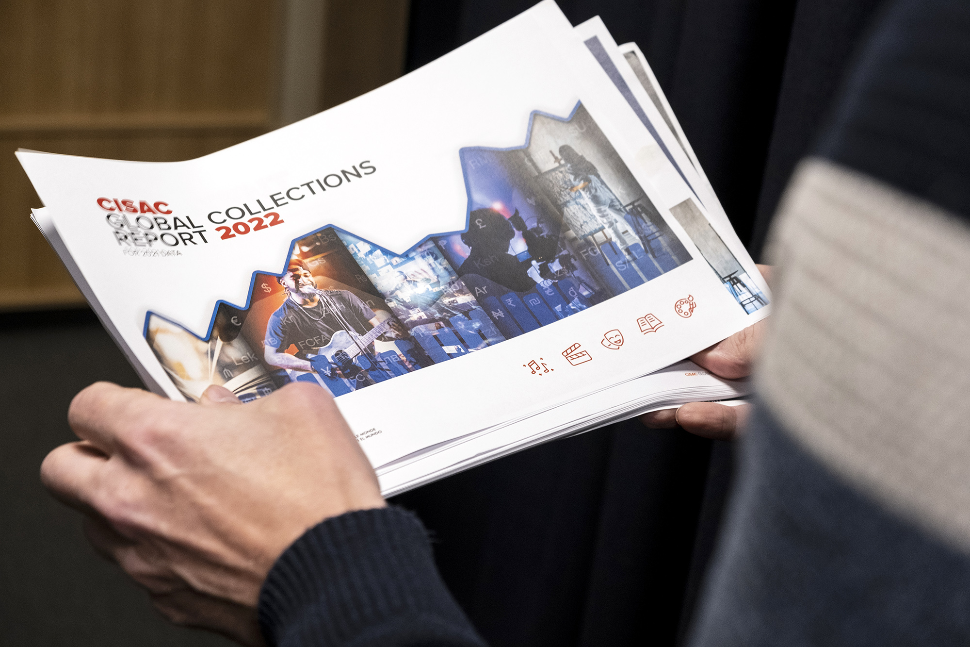 Cisac collections report 2022_illustrasjon kopi Bilde av papirrapport