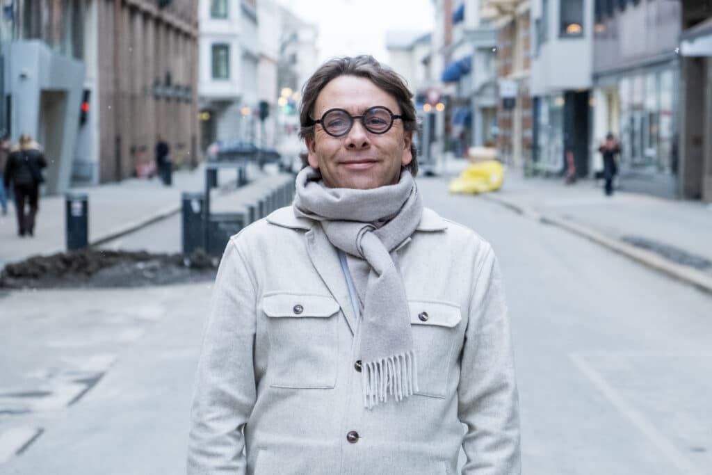 Utendørs portrettbilde av Stig Sætre, kundekonsulent i TONOs medieavdeling.